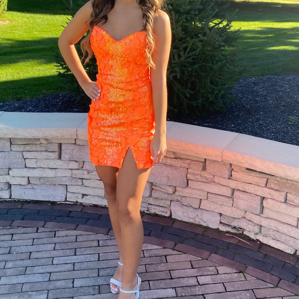 Jovani homecoming dress. 00 but altered to fit 000